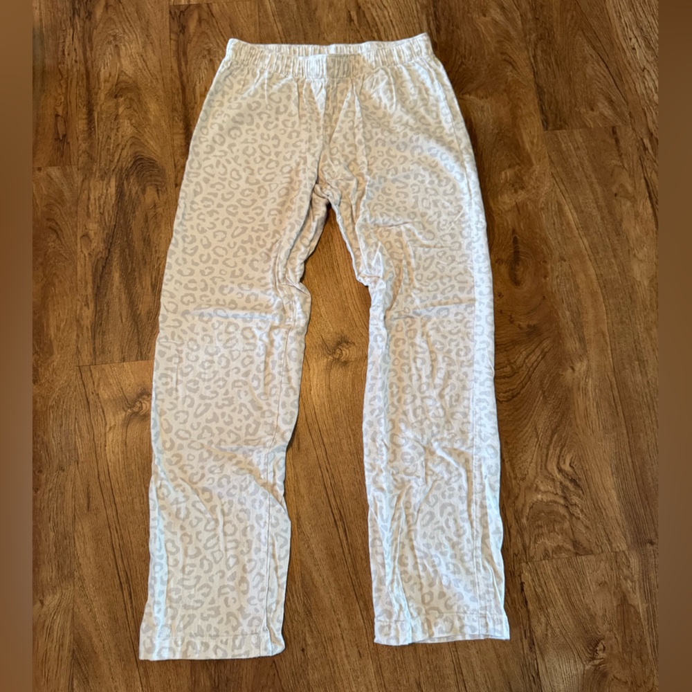 Women’s Old Navy Cream and Grey Leopard Print Pajama Pants